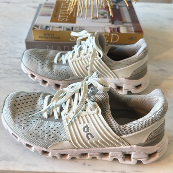 On Cloudswift Running Sneaker 6.5 - Picture 2 of 14